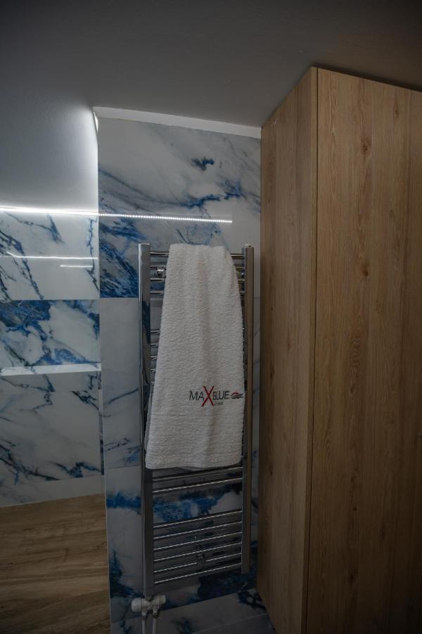 Max Blue Apartment, A Stay Like No Other Piraeus Exterior photo
